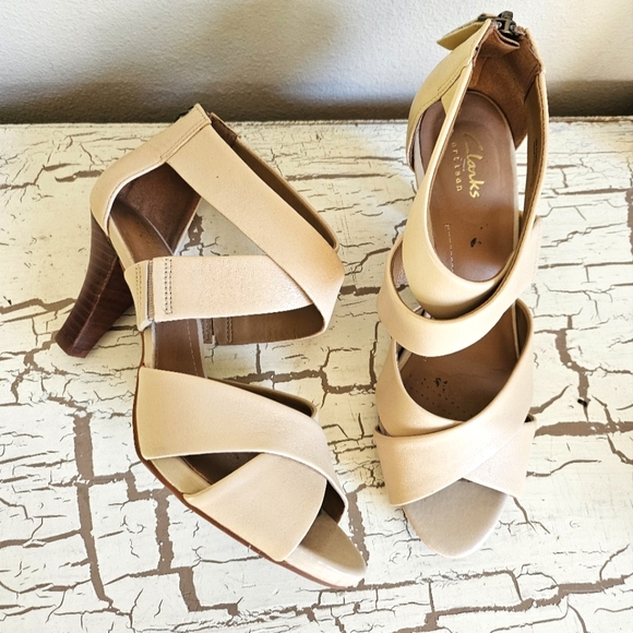 Clarks Shoes - Clarks Leather Heels 8 Excellent Condition